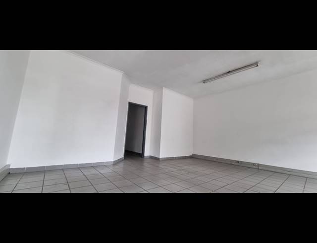 1,037M² WAREHOUSE TO LET IN AIRPORT INDUSTRIA